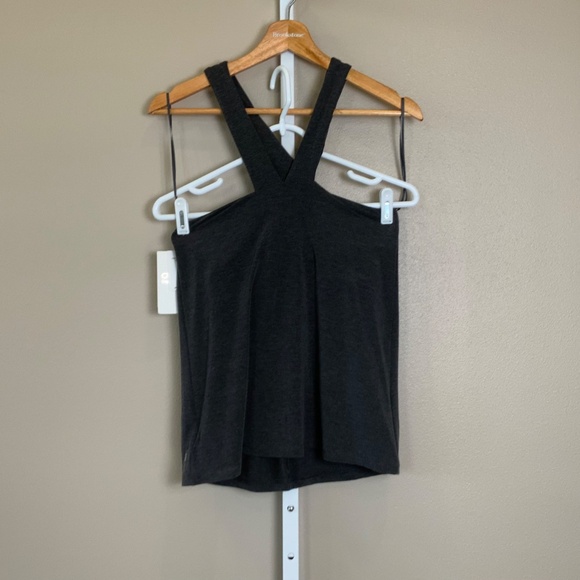 GafFit Crossover Keyhole Athletic Tank - Picture 5 of 16